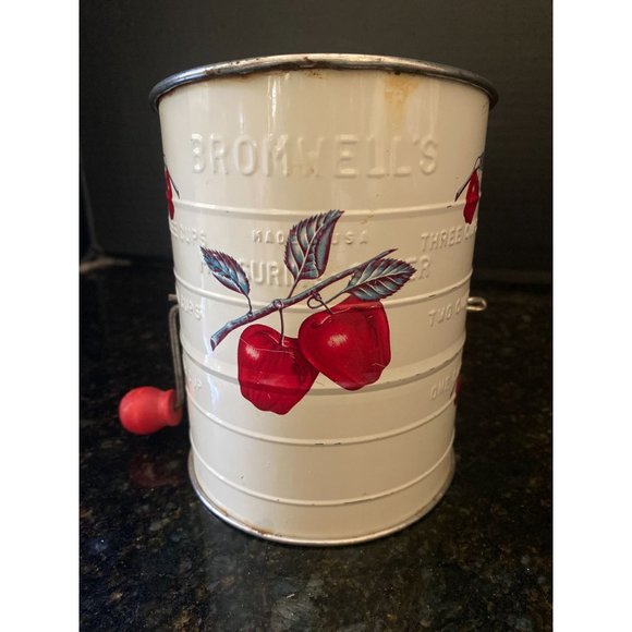 Bromwells 3 Cup Flour Sifter, Apple Graphics, 3 Cups - Picture 1 of 9